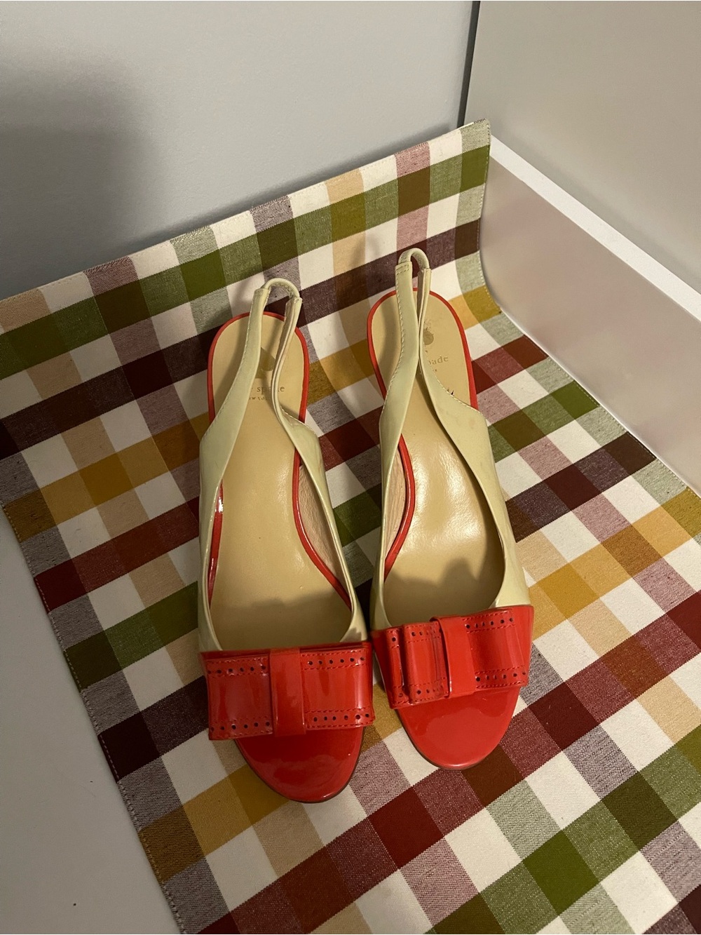 Kate Spade NY Patent Leather Slingback Bow Heels – Coral & Cream – Size 9